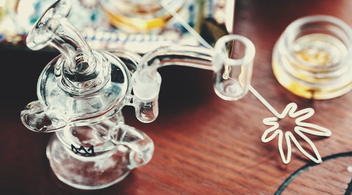 What's the Difference Between a Dab Rig and a Bong? - RQS Blog