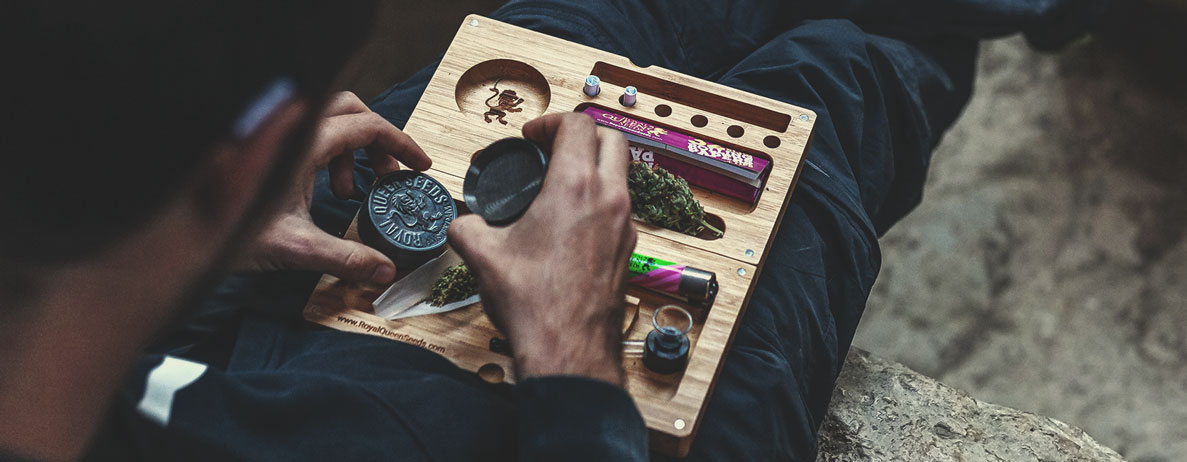 What Are Rolling Trays?