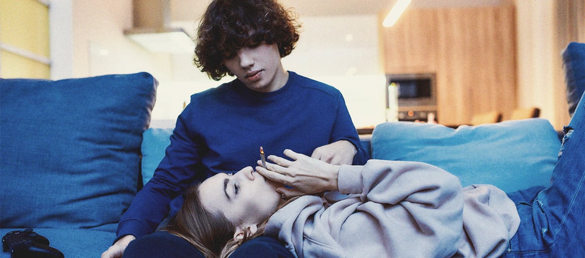 Does Smoking Weed Affect Relationships? Does Smoking Weed Affect Relationships?