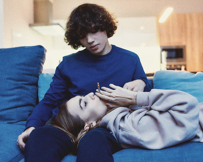 Does Smoking Weed Affect Relationships? Does Smoking Weed Affect Relationships?
