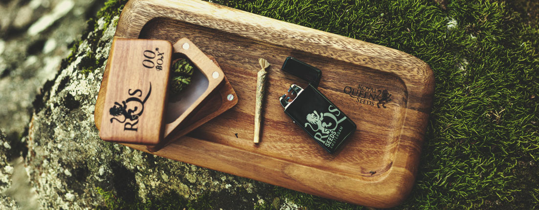 Hand Engraved Wooden Rolling Tray Personalised Grinder Raw Papers