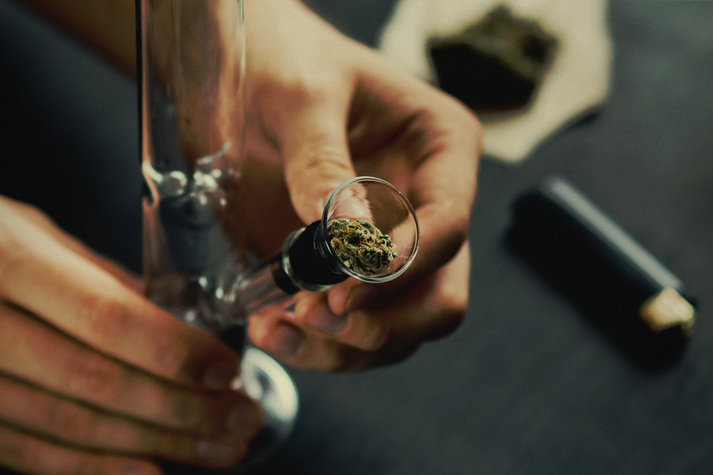 How To Clean Different Types Of Bongs And Pipes - RQS Blog