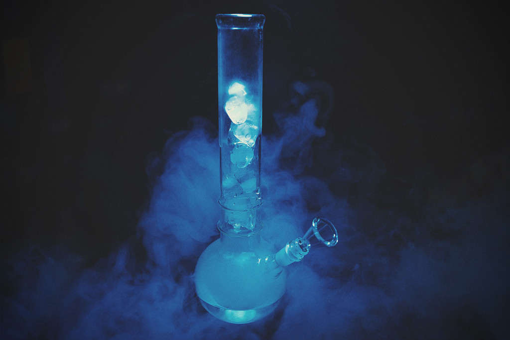 The Benefits and Drawbacks of Ice Catcher Bongs - RQS Blog