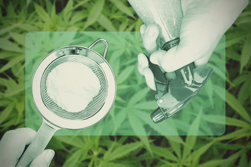 How to Use Baking Soda When Growing Weed