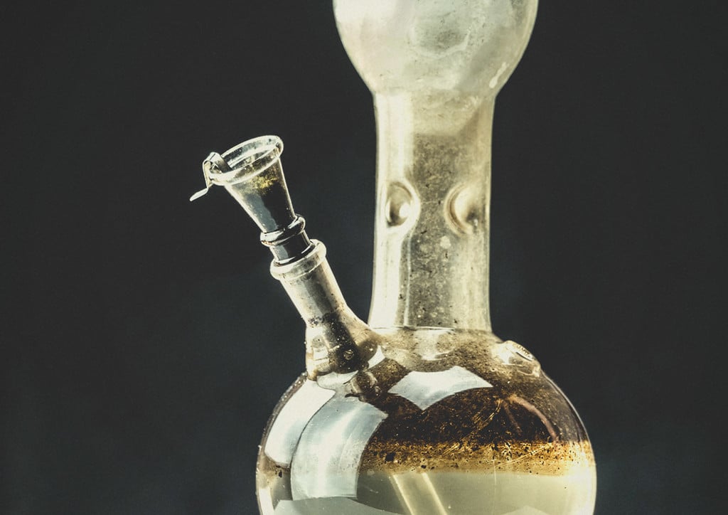 How To Prepare, Smoke And Clean A Bong - RQS Blog