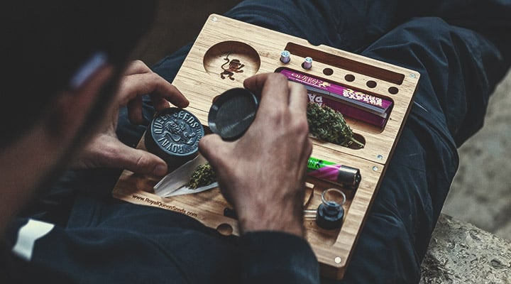 What Are Rolling Trays?