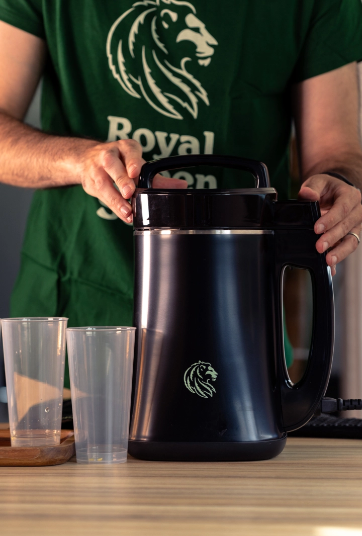Learn how to run the infusion cycle with steady heat to extract cannabinoids and aromatic compounds into cannabis oil.
