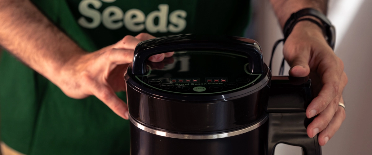 Learn how to run the infusion cycle with steady heat to extract cannabinoids and aromatic compounds into cannabis oil.