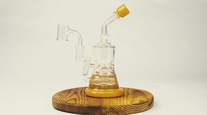 Should You Buy a Dab Rig or Vaporizer?