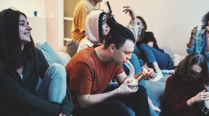 What does stoned mean–and is it different from being high? - Moose Labs LLC