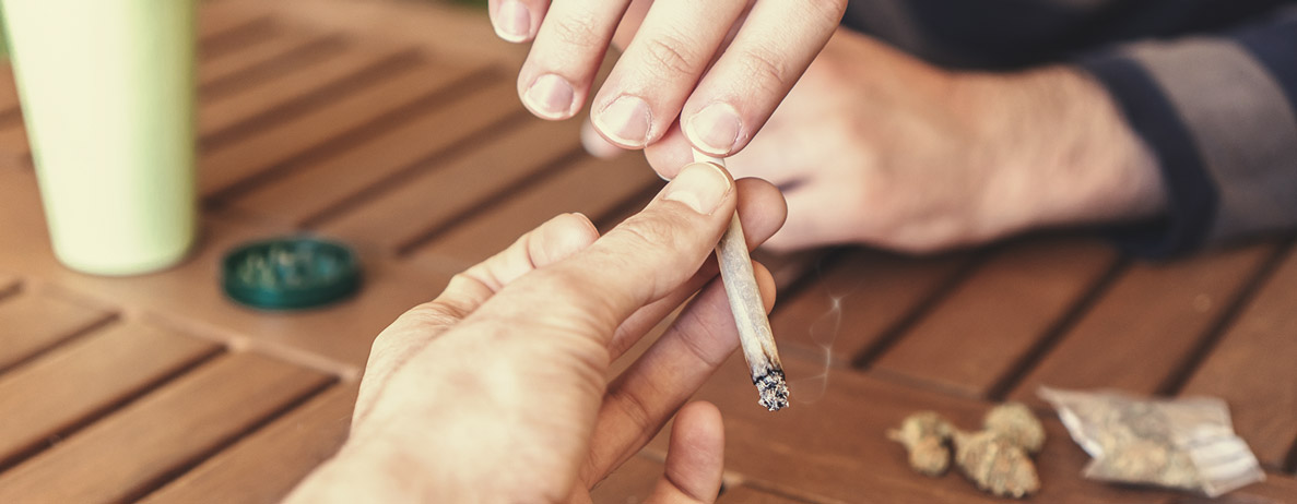 How to Properly Smoke Weed How to Properly Smoke Weed