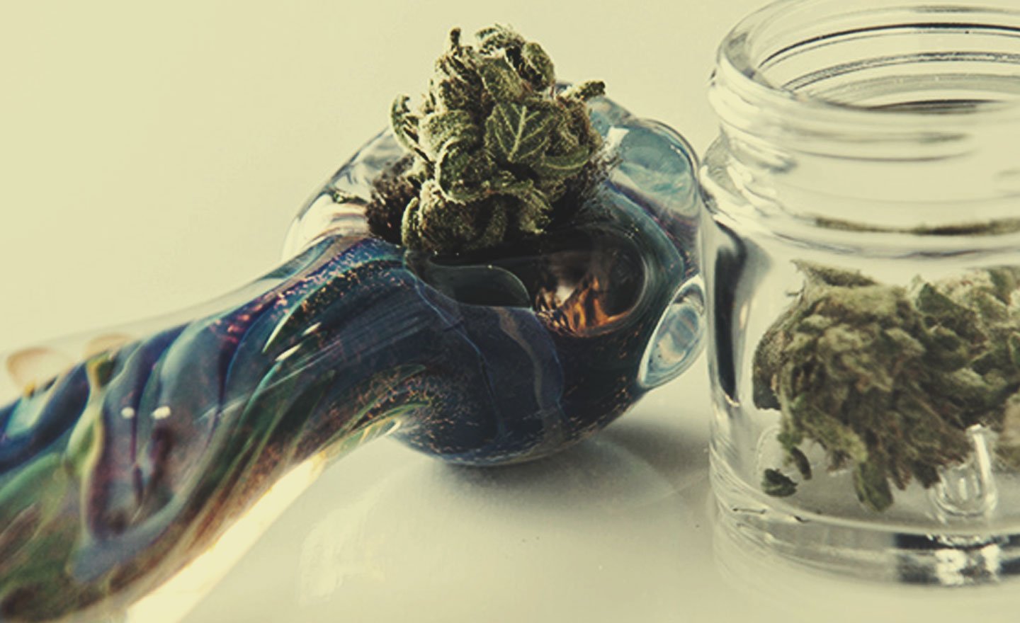 The Best Ways To Smoke Weed Without Rolling Papers - RQS Blog